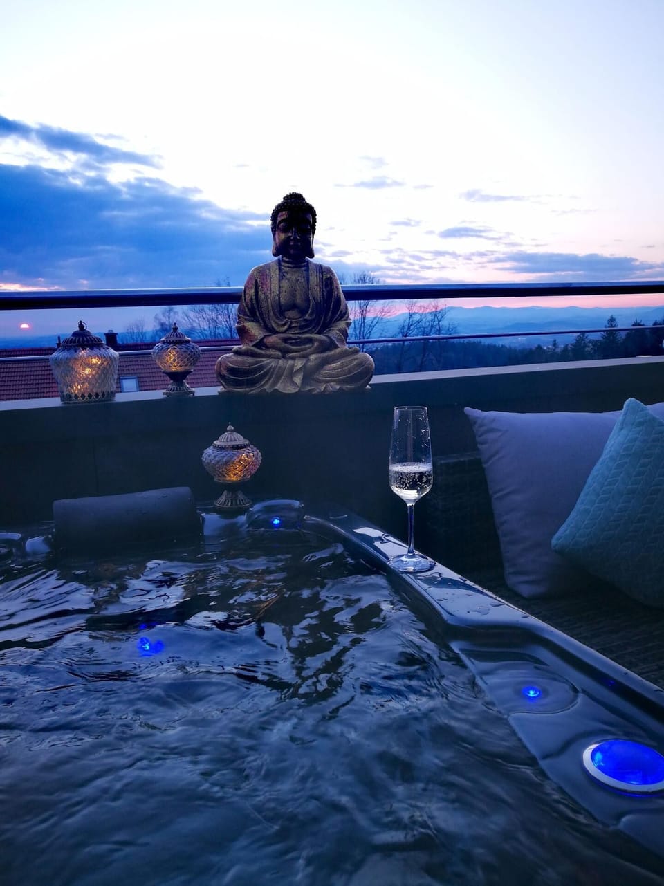 Outdoor spa tub