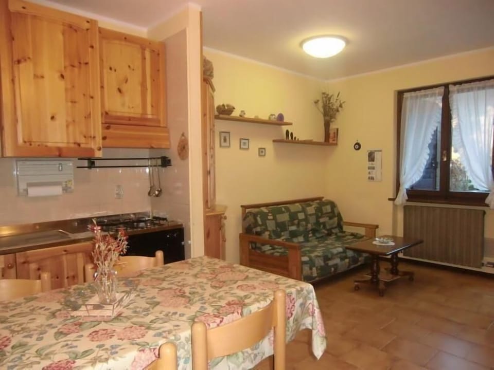 Living room with equipped kitchen