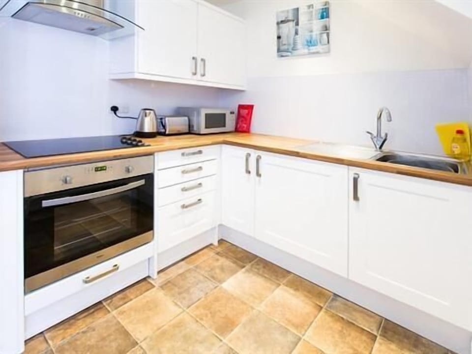 Kitchen APARTMENT-PRIVATE BATHROOM