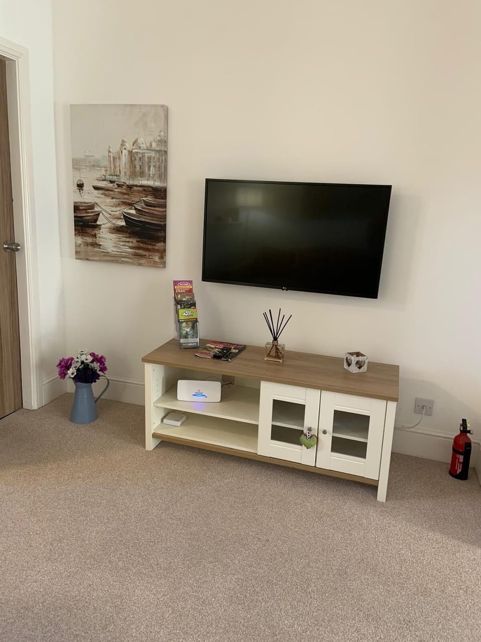 Living Room / Lounge
