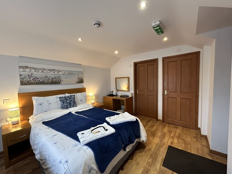 Room 3 - King size bed