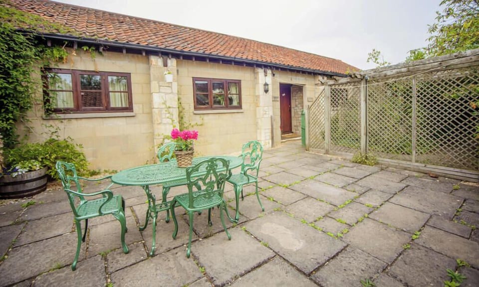 Cow Byre 1 Courtyard and BBQ