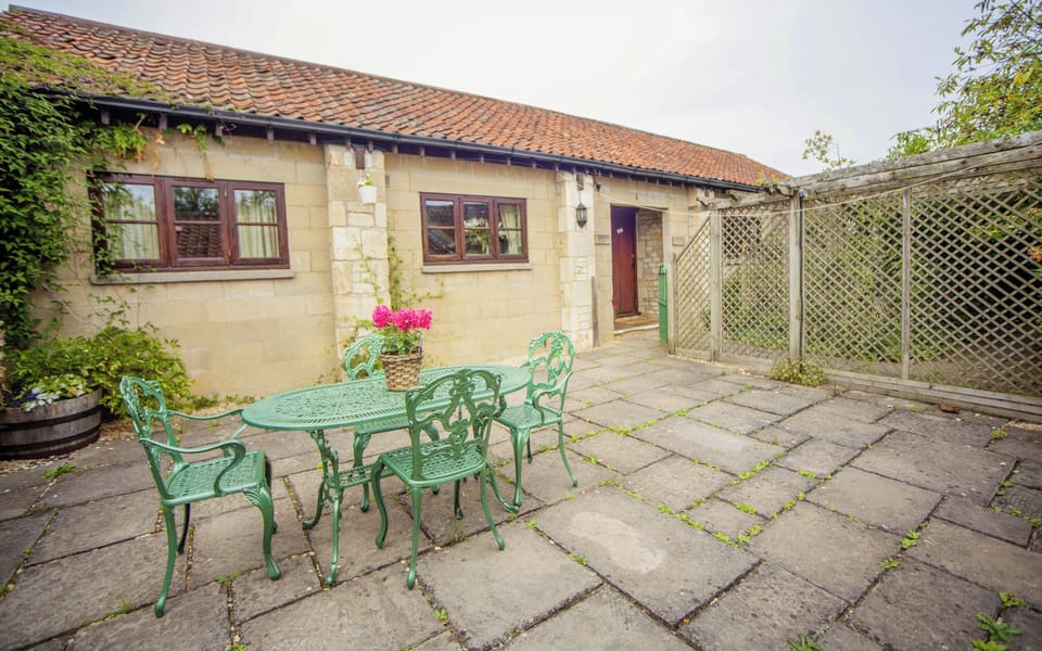 Cow Byre 1 Courtyard and BBQ