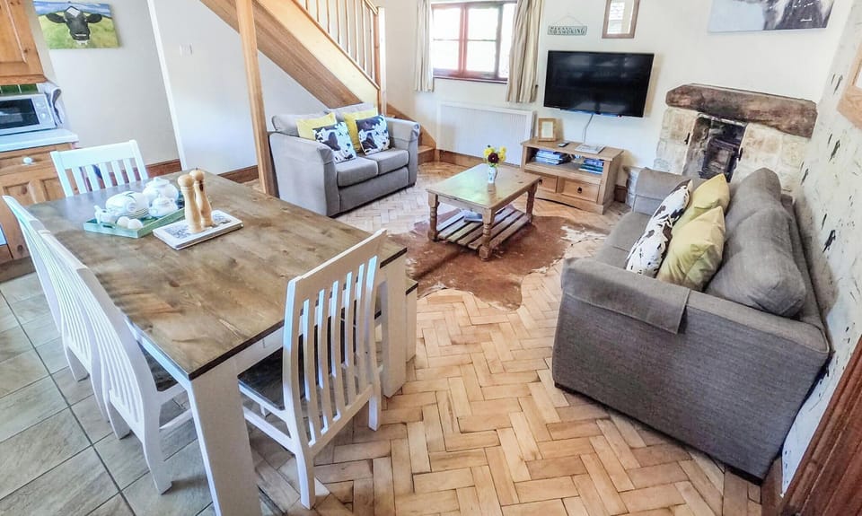 Cow Byre 1 Country Cottage Lounge & Dining