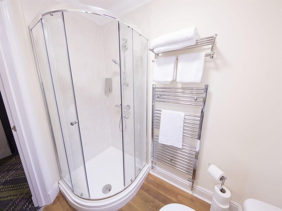 en-suite shower
