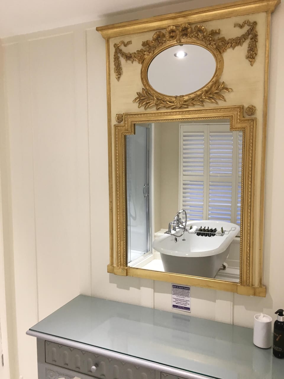Brunyee Bath in Mirror