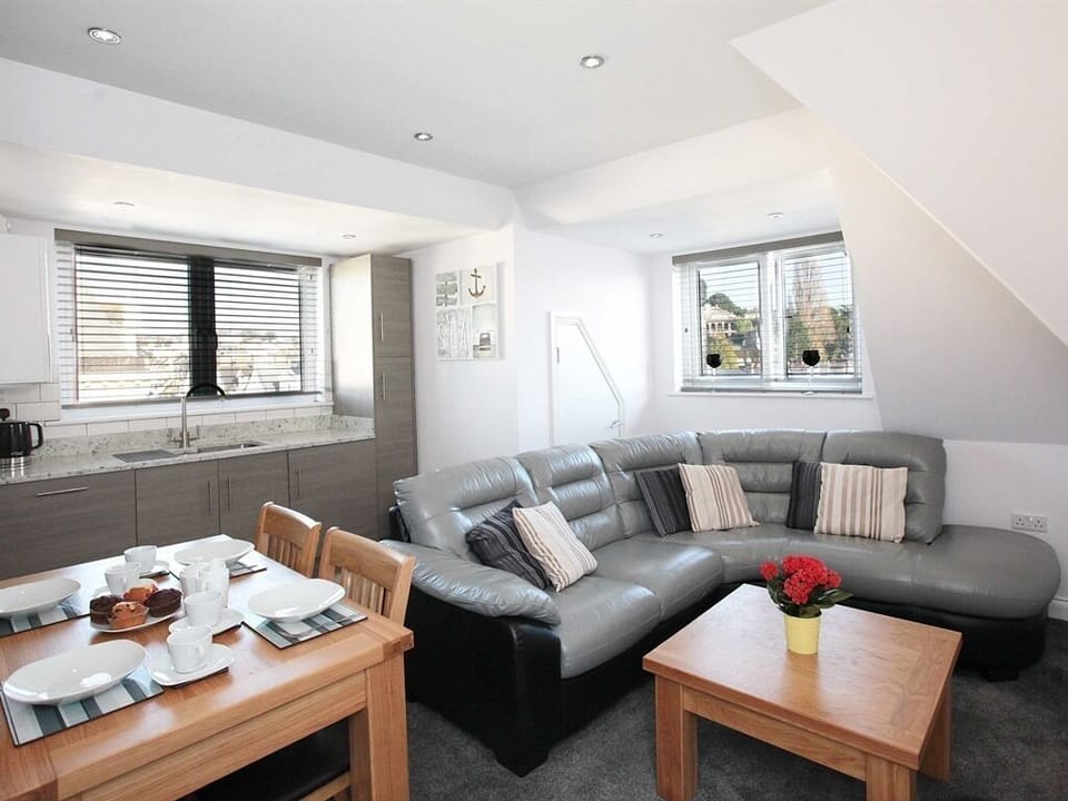 apartment 9, open plan kitchen diner