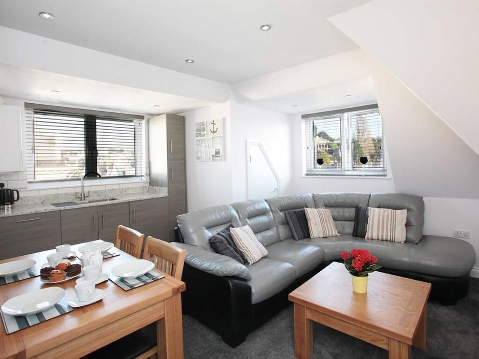 apartment 9, open plan kitchen diner