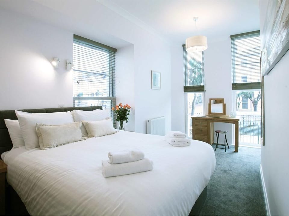 apartment 3, master bedroom