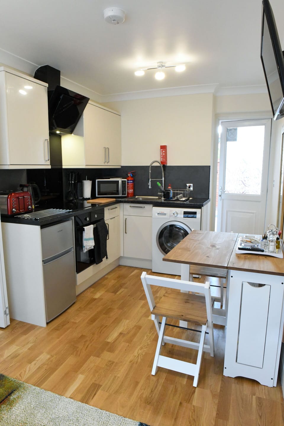 Kitchenette and dinning area