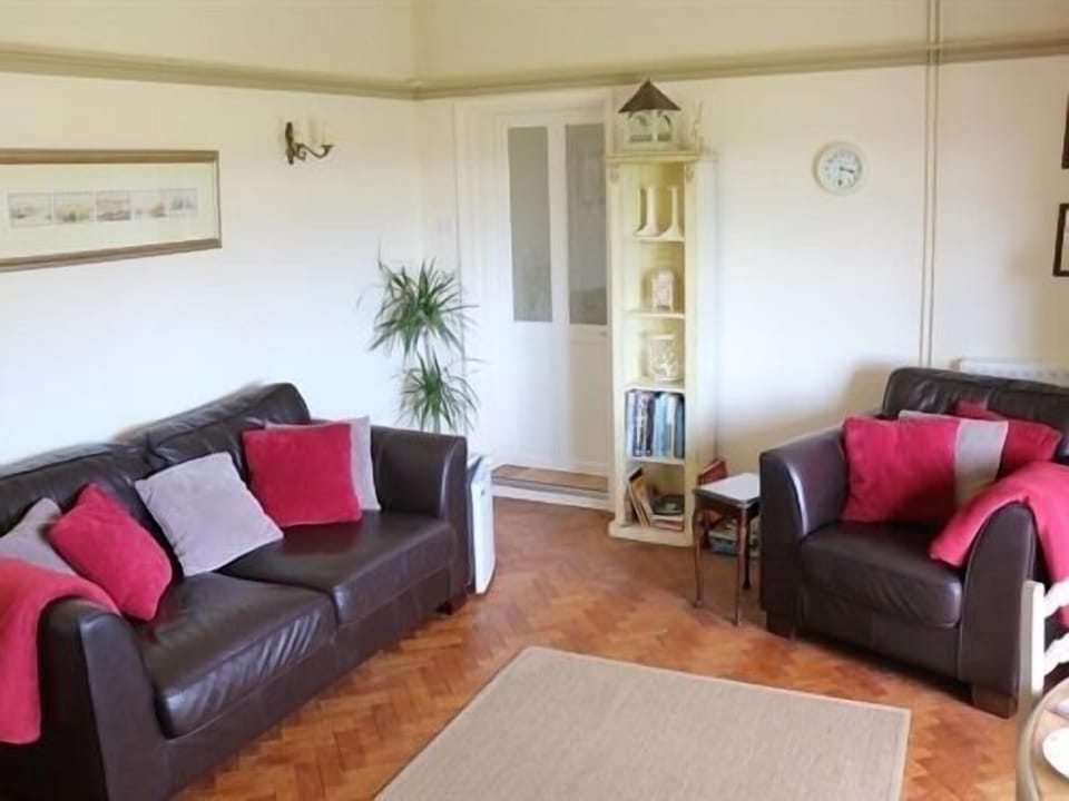 Private Lounge In Mortimer Trail B & B