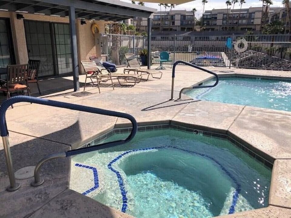 Hot tub 