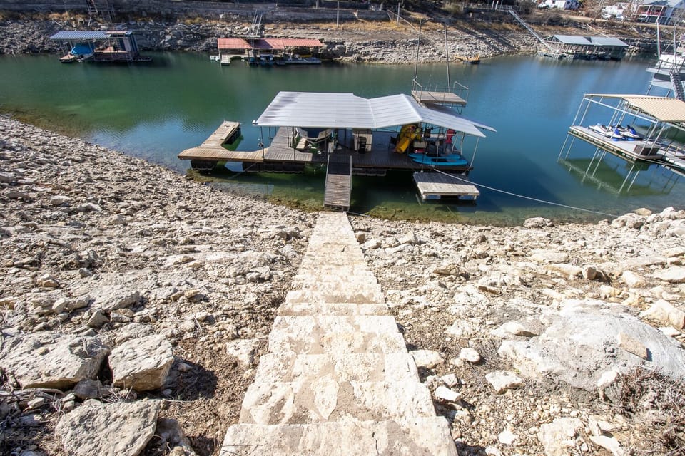 Private boat dock-kayaks, paddle boards, fishing equipment, lily pad & seating