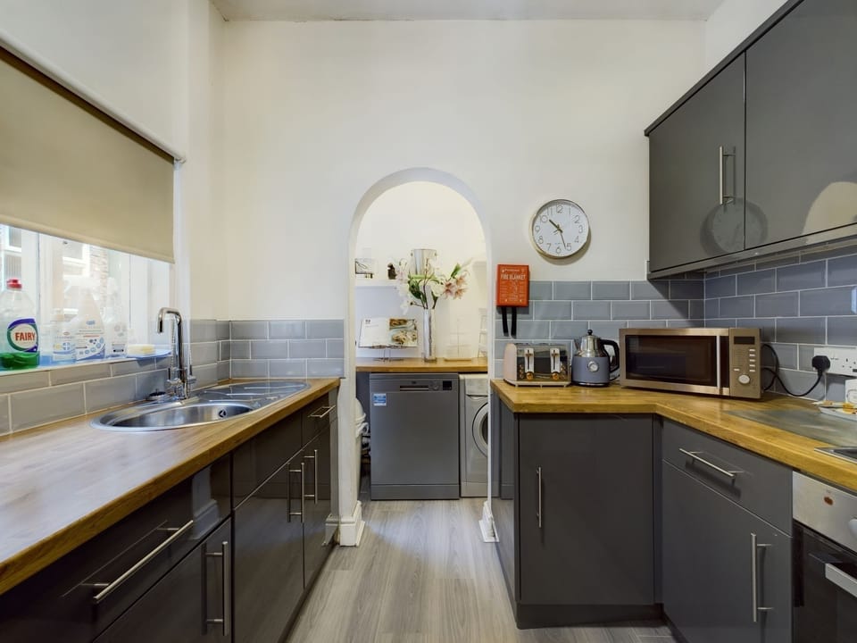 Modern Fully Equipped Kitchen
