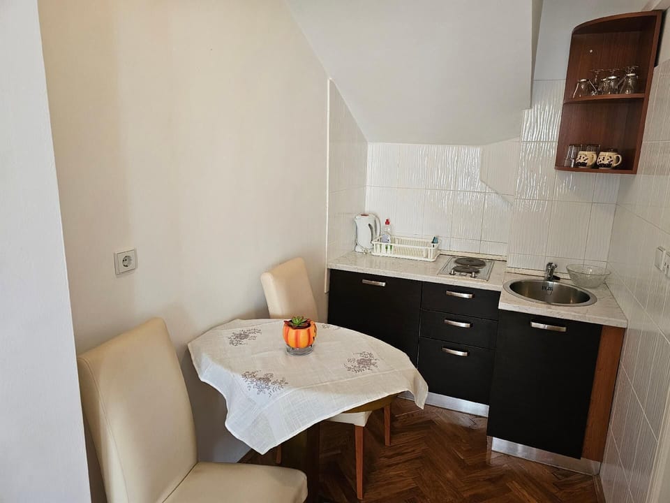 kitchenette with dining area