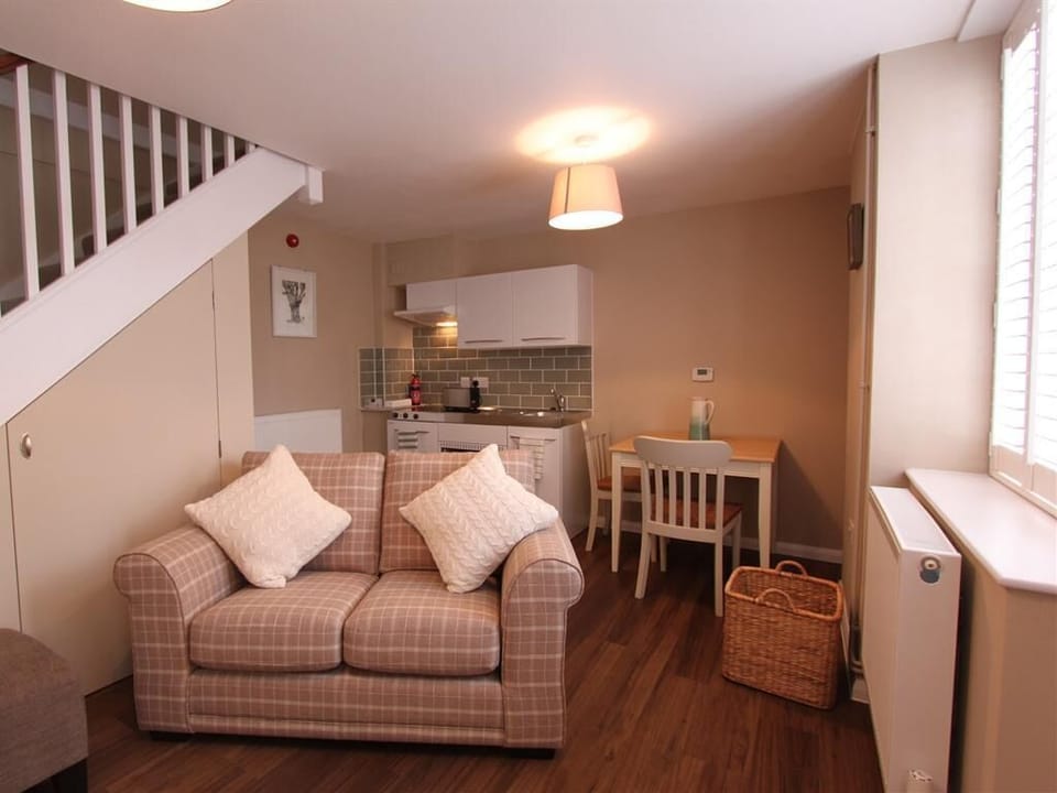 Twin Suite Lounge