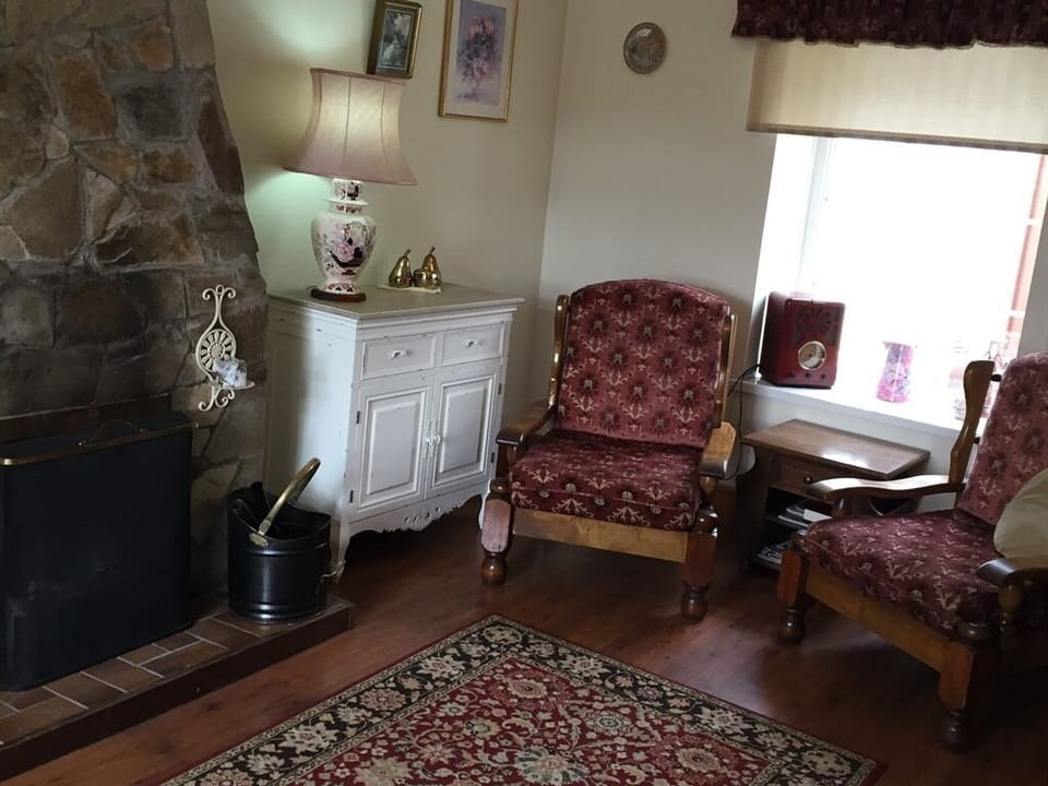 Russellstown Cottage Lounge