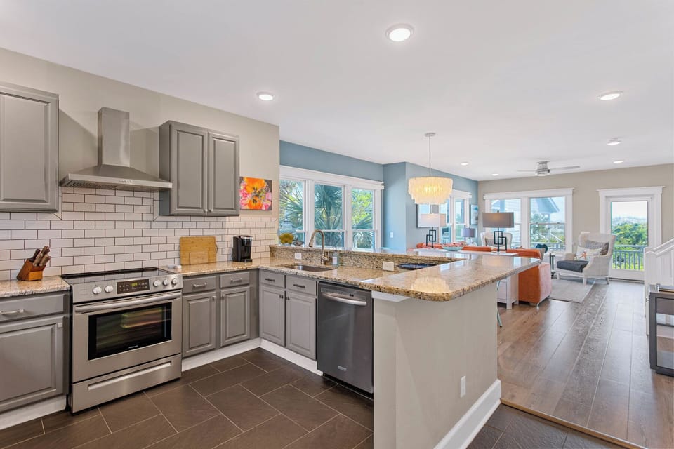 Updated Kitchen - Fully Stocked