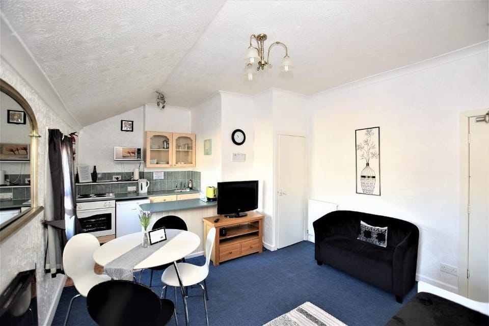 Apartment 4 Lounge
