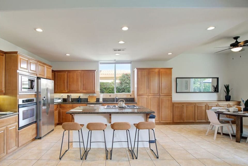 Large Chef`s Kitchen great for cooking and baking your favorite meals