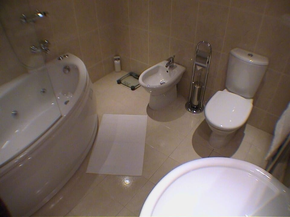 Arnage Bathroom