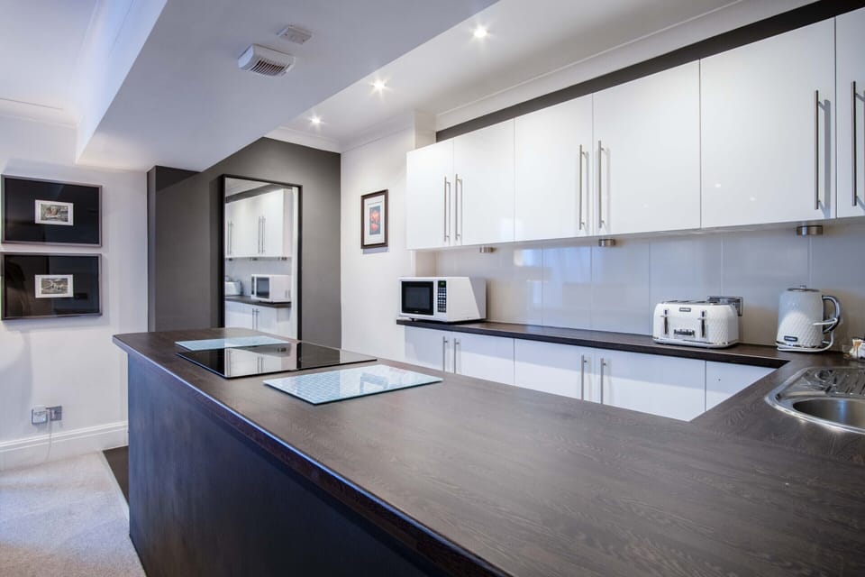 2 Bedroom Courtyard Apartment. Open plan lounge, kitchen and dining area