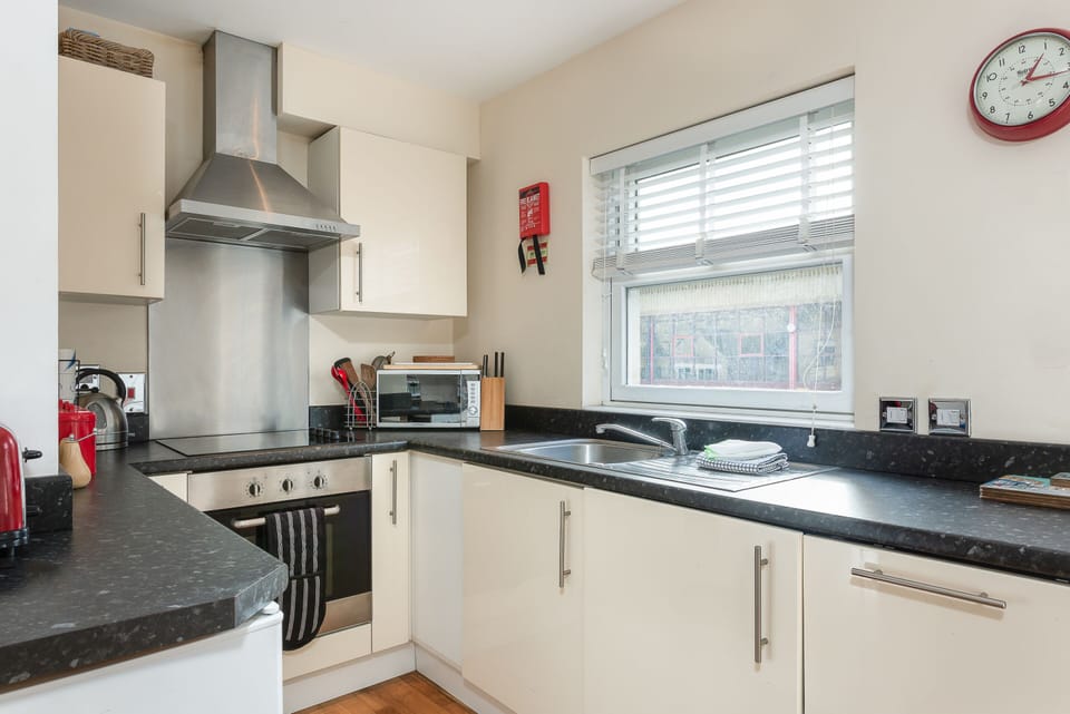 16 Kitchen 