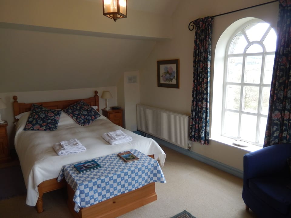 Kingsize Bedroom in Damson Cottage