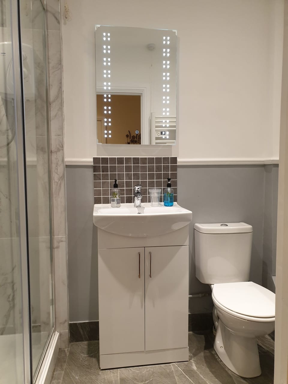 Flat 2 Bathroom