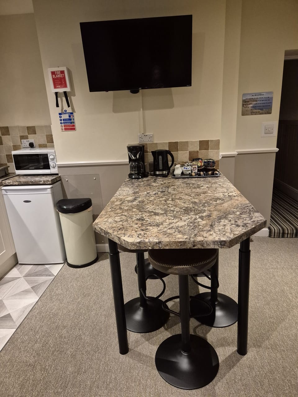 Flat 5 Breakfast Bar