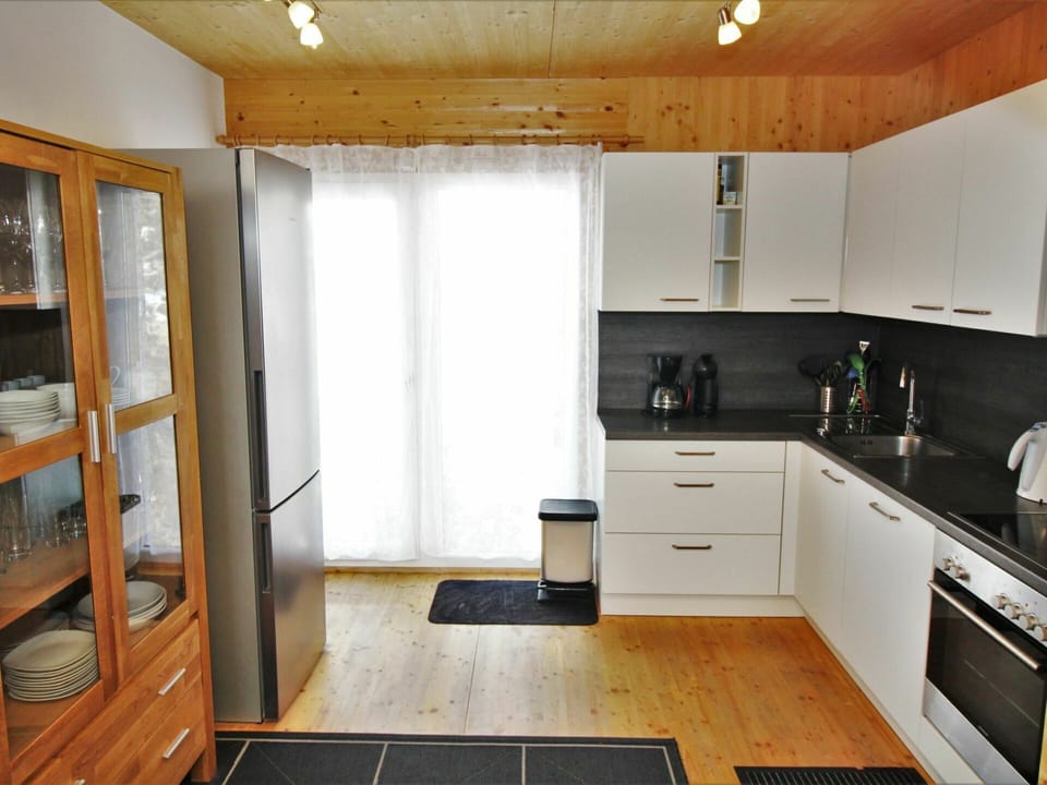 Property, Building, Cabinetry, Countertop, Wood, Flooring, Interior Design, Floor, Kitchen Stove, Drawer