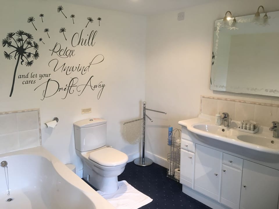 Spacious en-suite.