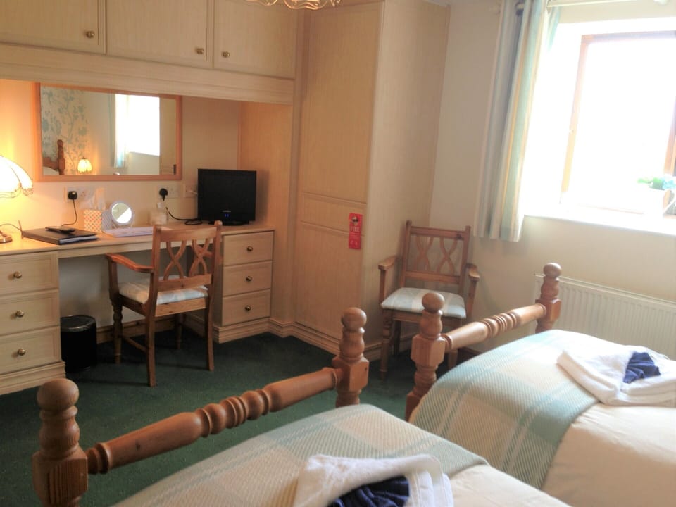 Ground floor twin bedroom.