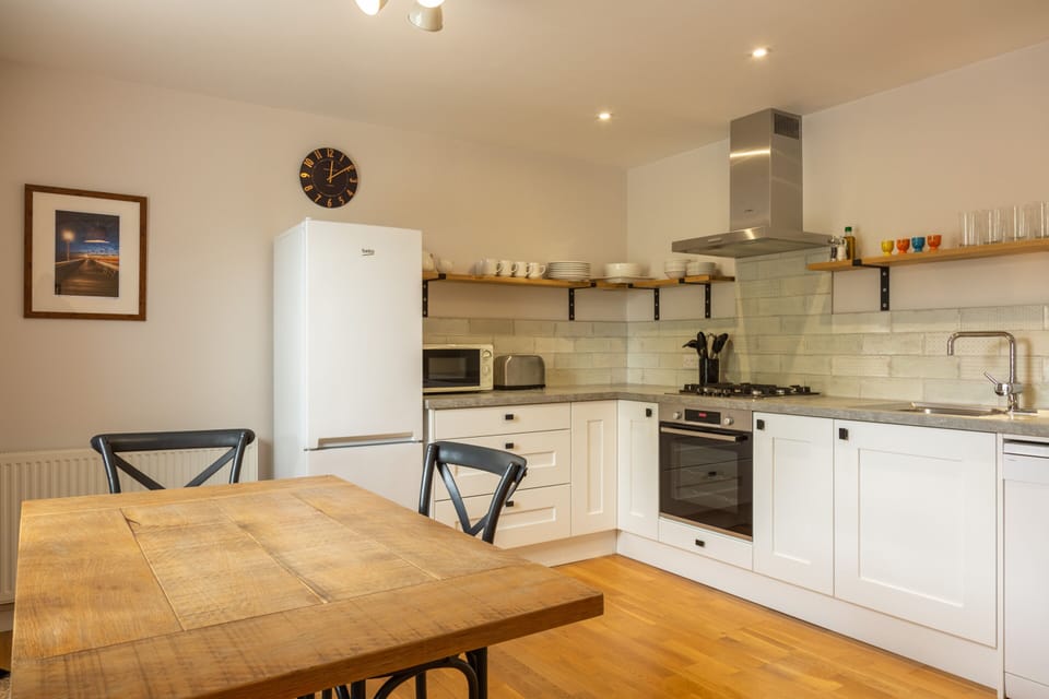 Two Hoots kitchen & dining area 