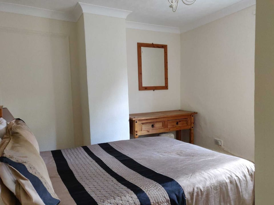 Whitehouse Cottage upstairs double Great Paxton