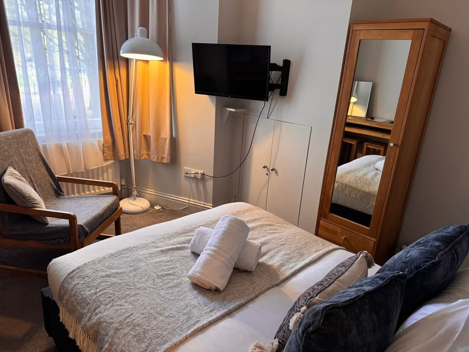 double room with shared bathroom and share kitchen/room  13