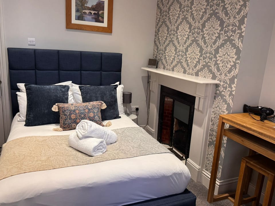 double room with shared bathroom and share kitchen/room  13