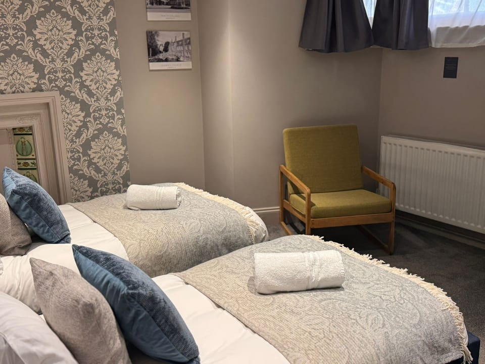 twin room with shared bathroom and share kitchen/room  11