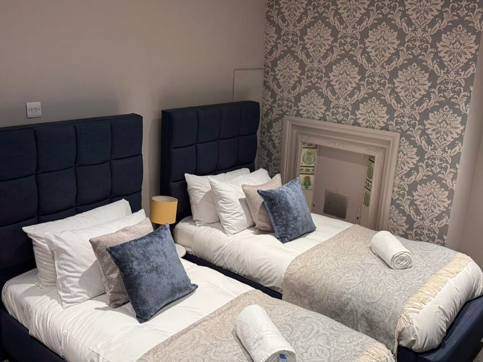 twin room with shared bathroom and share kitchen/room  11