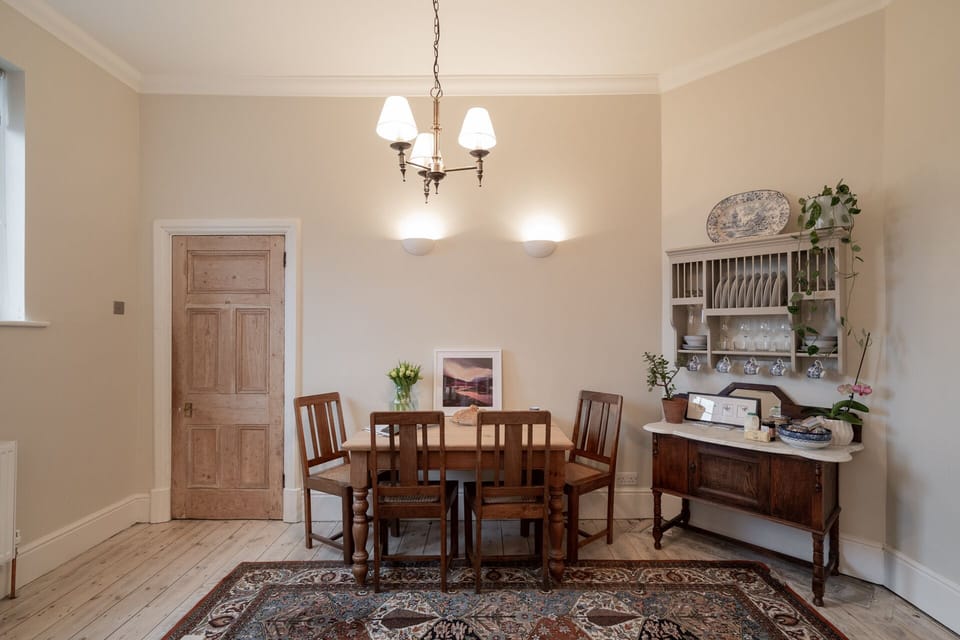 The lower mezzanine - dining space with daybed