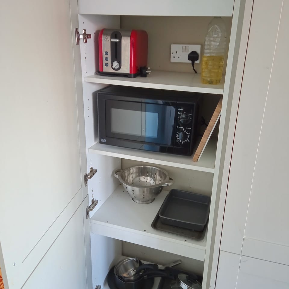 micoven ,toaster in p[ortland apatment