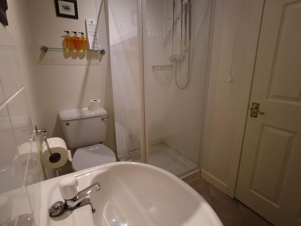 Room 3's bathroom