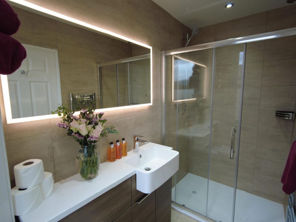Room 1's bathroom