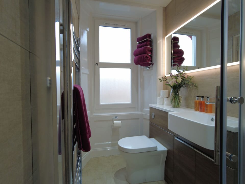 Room 1's bathroom