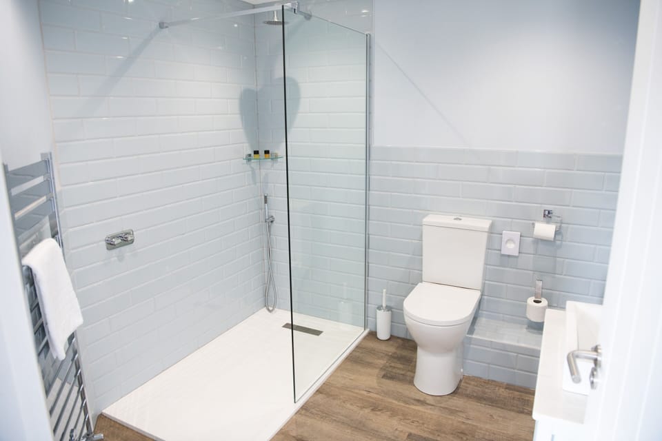 Superking / Twin room bathroom