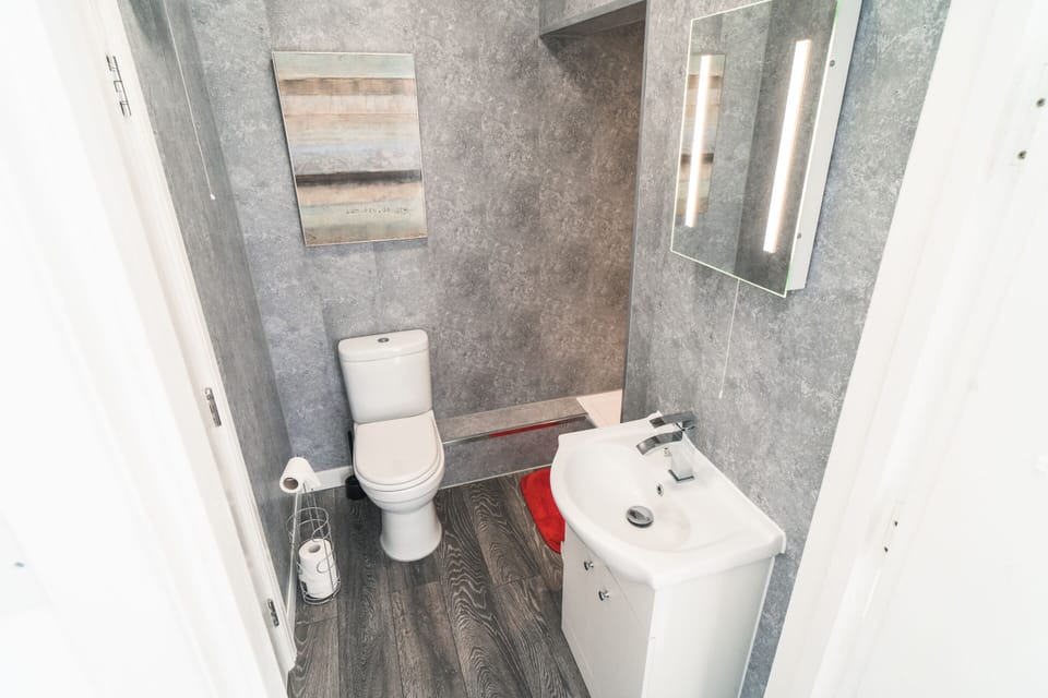 Bathroom apartment 4