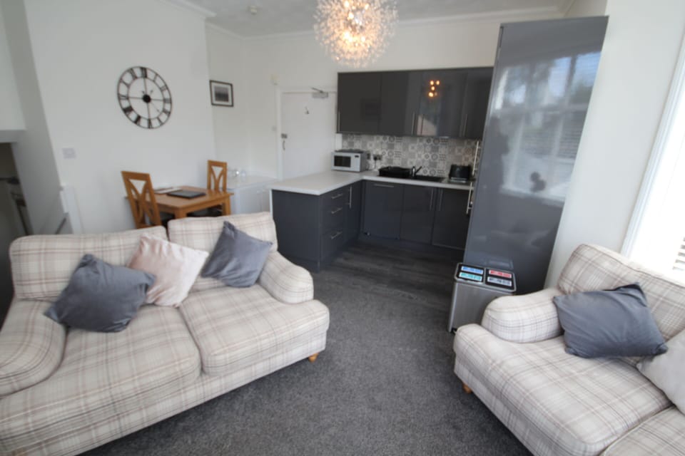 Apartment 6 lounge and kitchen 