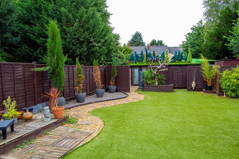 Garden to rear