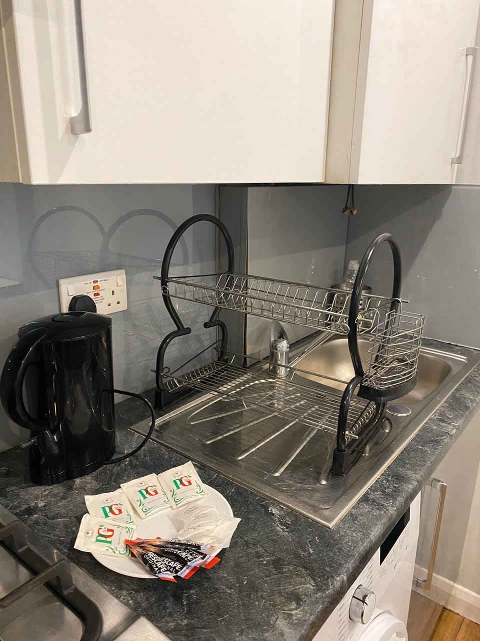 2 Bedroom Ensuite Kitchen/Complimentary 