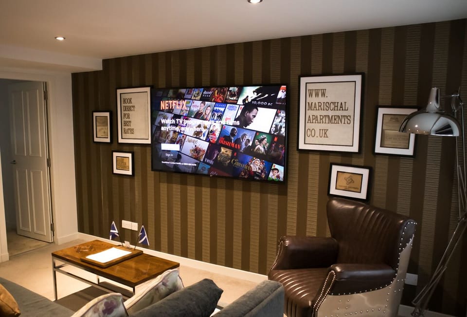 65" Smart TV